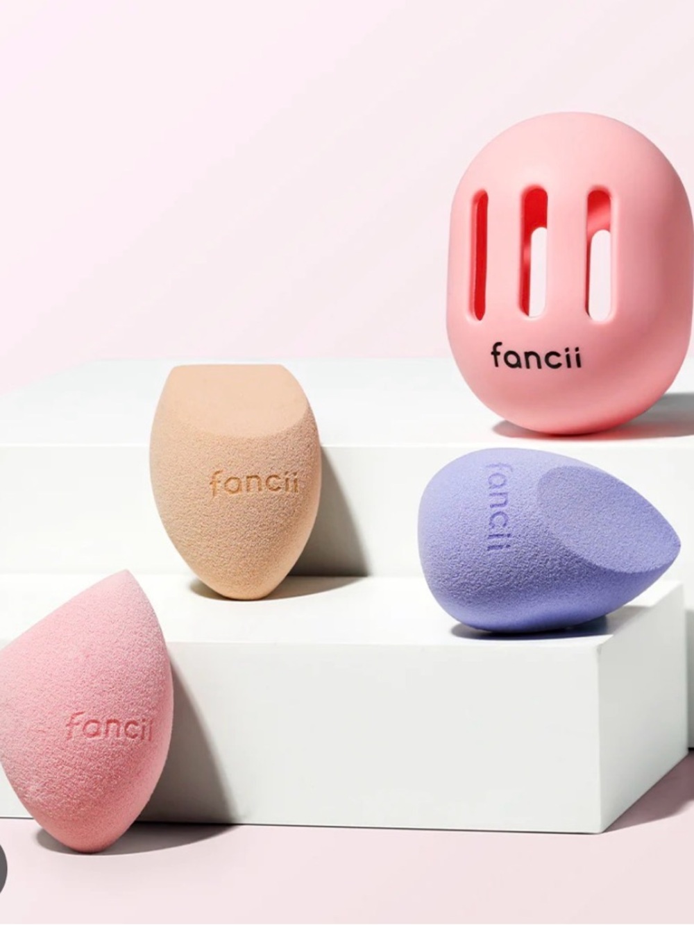 NIB Fancii Harper Blend and Glow  Makeup Sponge Set with Pink Holder.